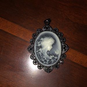 Vintage Cameo Pendant